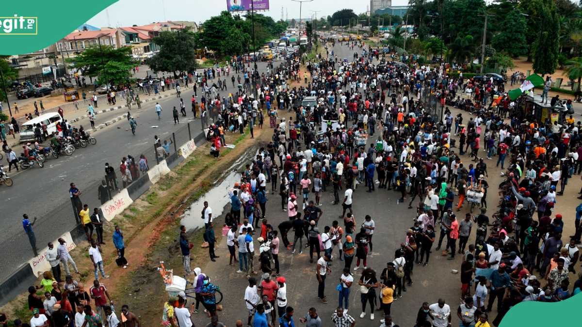 Tension as Protesters Dare Governor, Return To Streets Despite Curfew