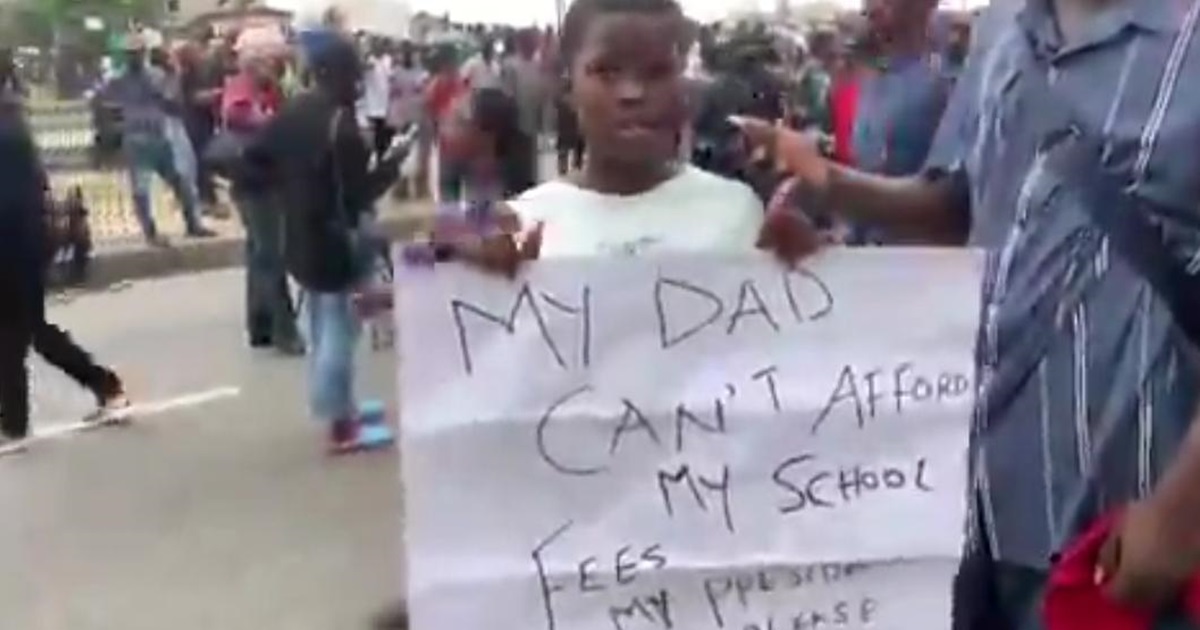 Eight-year-old girl becomes internet sensation after h!tting the street of Lagos to protest 