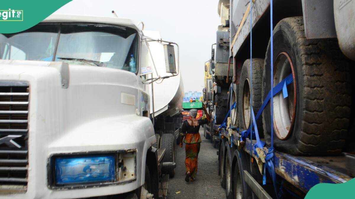 Tragedy as Truck Collide With Minibus in Lagos, Kills Driver