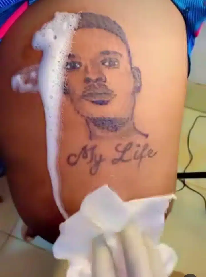 Lady tattoo man's face lap