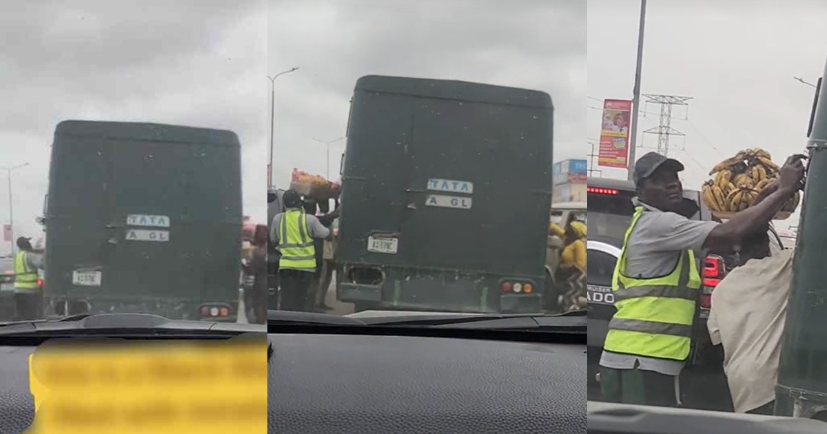 Emotional Moment Kind-Hearted Nigerians Feed Inm@tes Being Transported In Black Maria (WATCH)