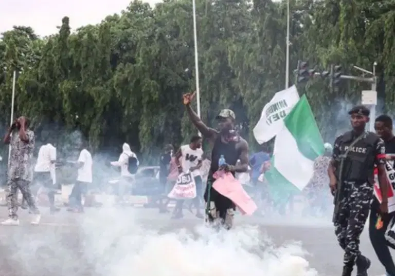 BREAKING: Journalists, protesters flee as police open fire on demostrators at MKO Abiola Stadium Abuja