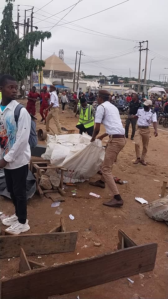 Hoodlums Attack Oyo Commissioner, Vandalise Vehicles