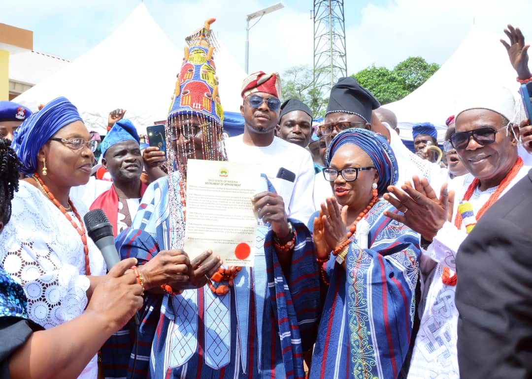 Oyebanji enthrones new Olosi in Ekiti