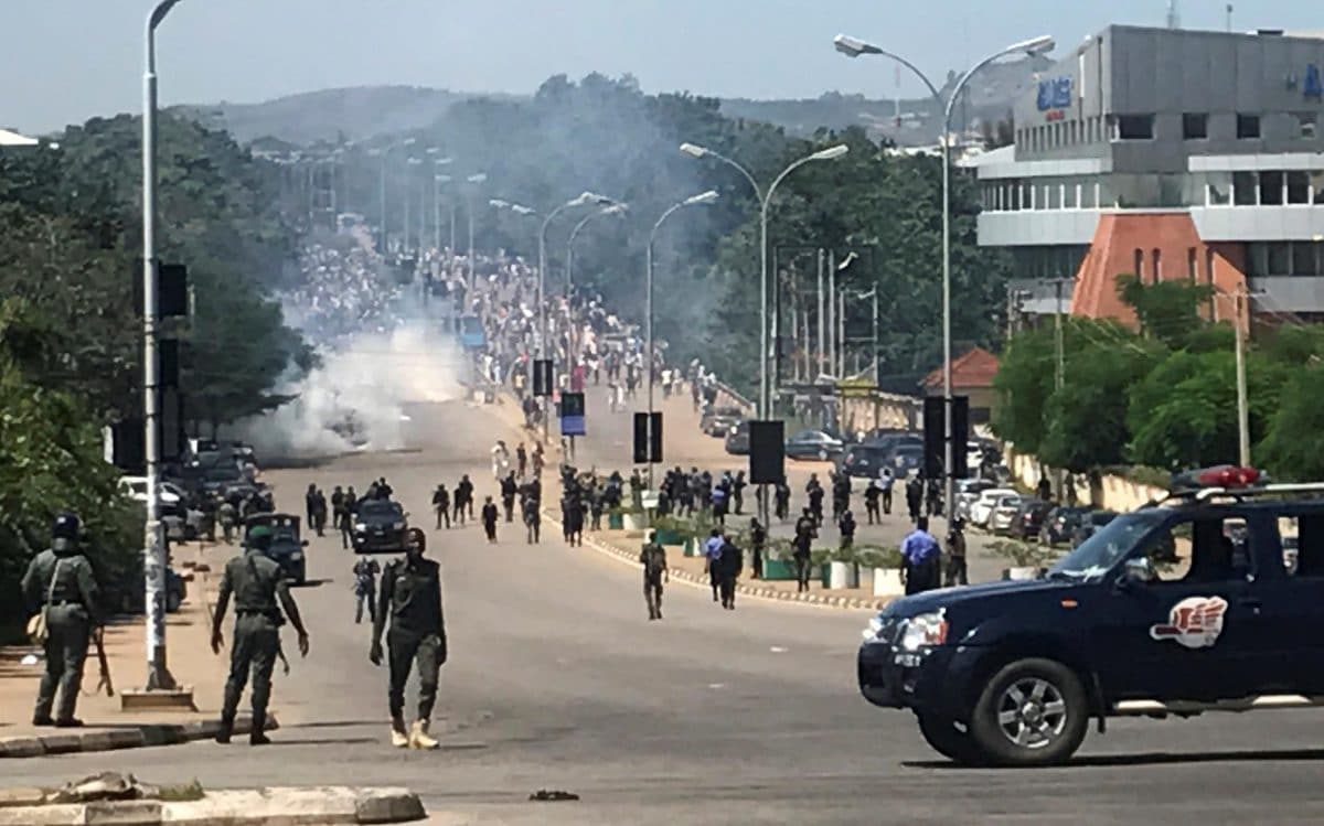 ‘I’ll kill’ – Police officer threatens protesters in Kano