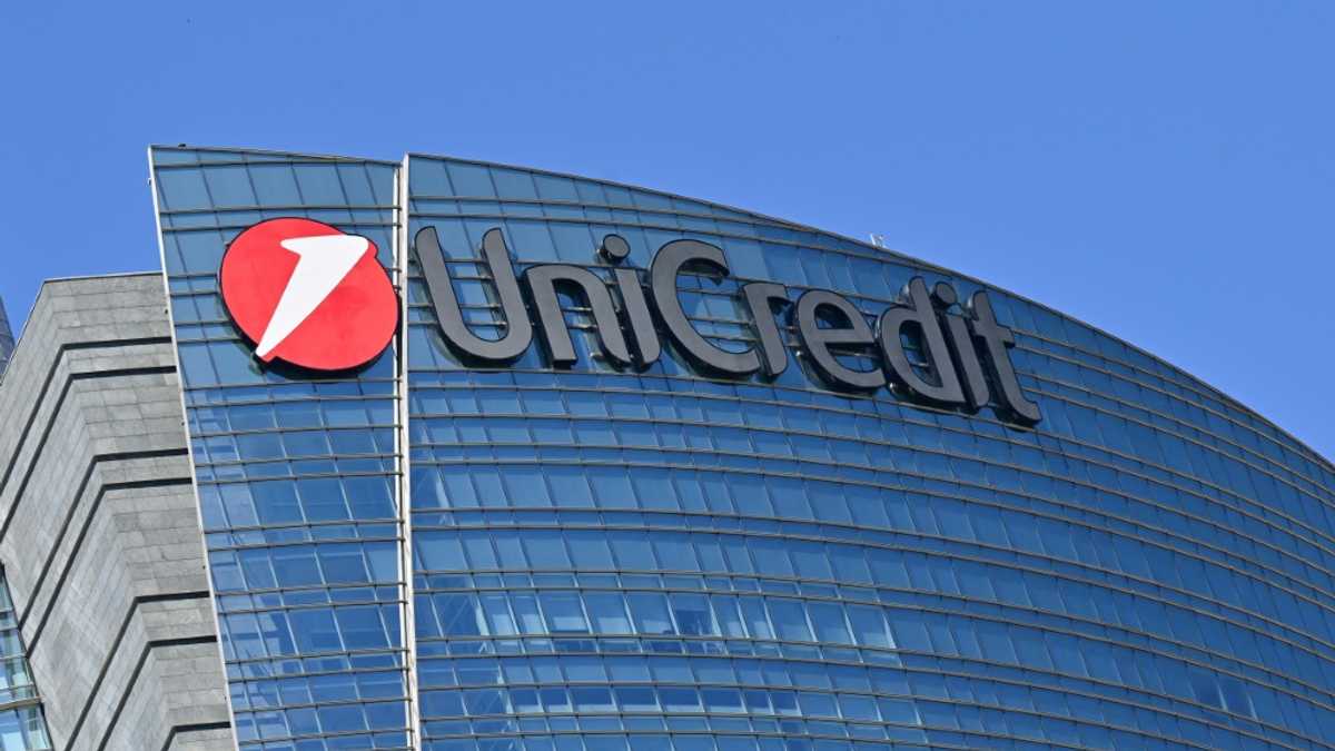 UniCredit ups stake in Commerzbank to 21 percent