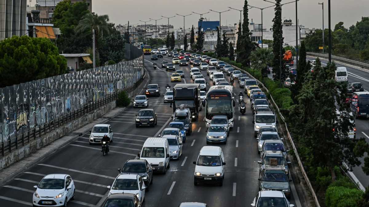 Outdated rules, limited metro collide for 'unbearable' Athens gridlock