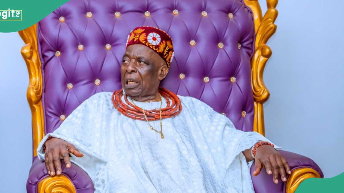 BREAKING: Tears as Oba Adekunle Aromolaran Dies, Osun Govt Releases Official Statement