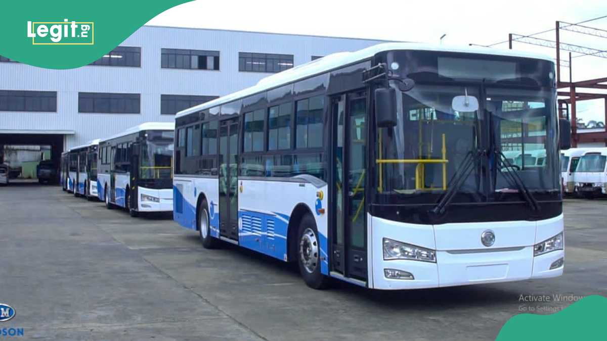 “Independence Day Gift”: FG Rolls Out 64 CNG Buses For Nigerian Workers