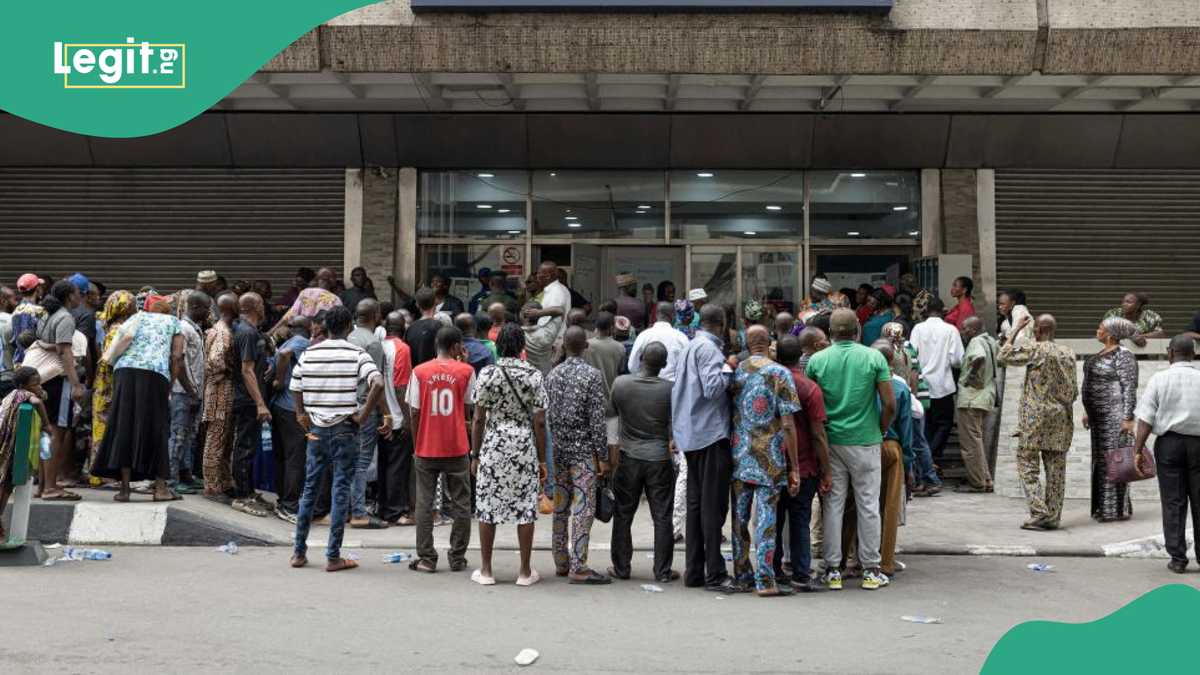 Nigerian Bank Forced to Open Branches on Saturday After Customers Threats Over Poor Network for Days