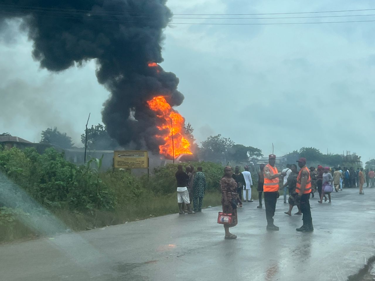 Tanker carrying PMS explodes on Ibadan-Ife Expressway [VIDEO]