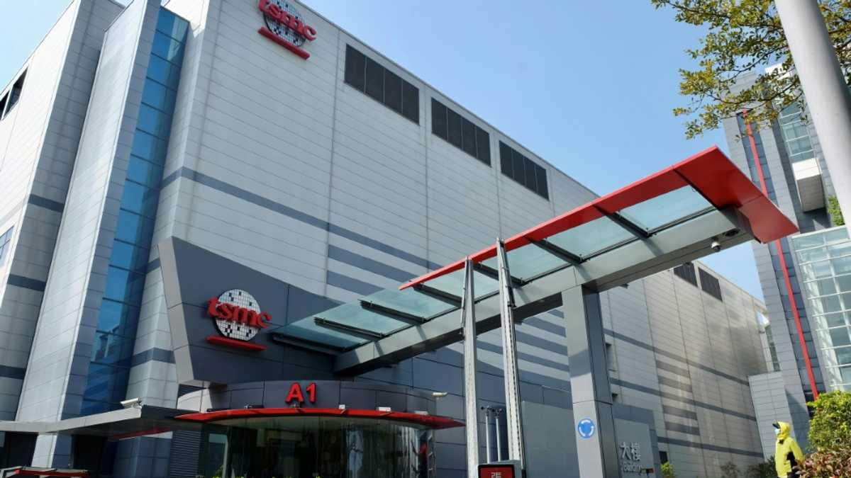 Taiwan's TSMC stops shipments to client after chips sent to Huawei