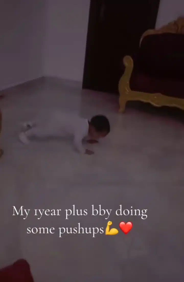 Mom surprised as she sees 1-year-old baby doing pushups