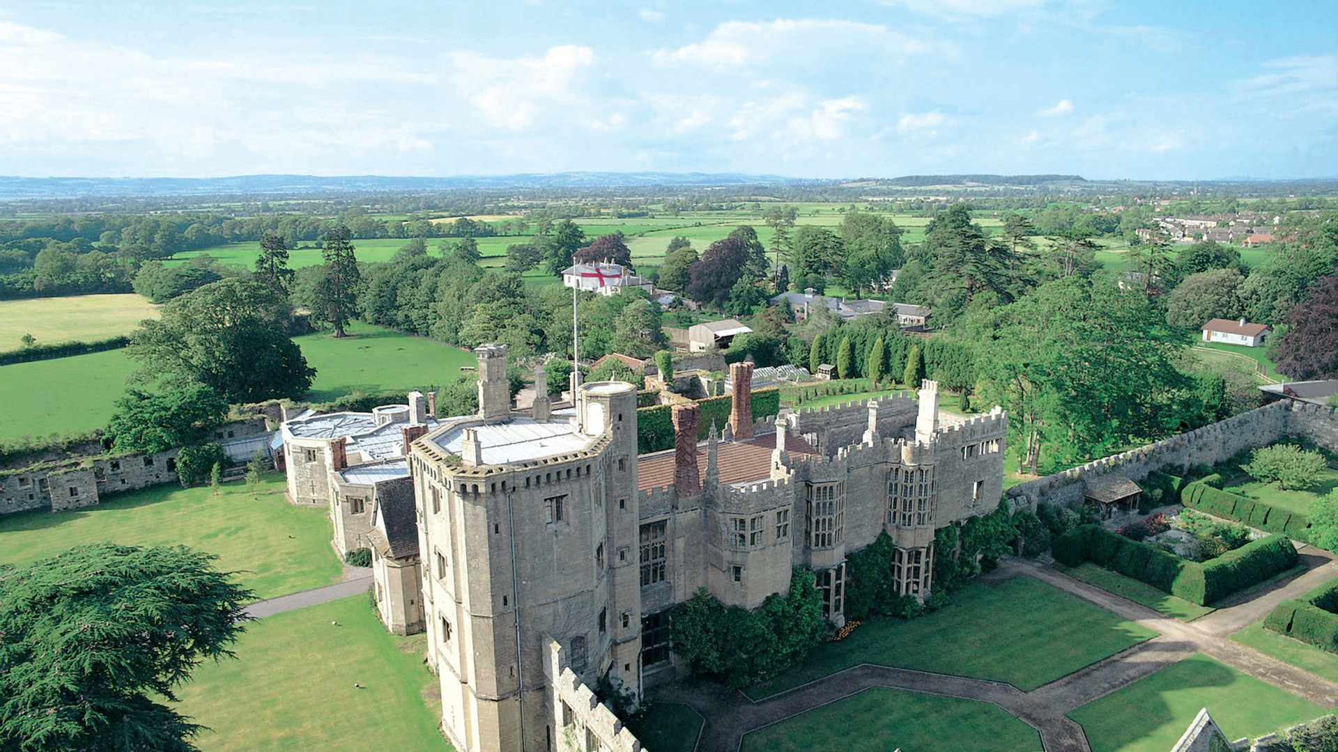 You can stay at a fairytale English castle once home to famous king - with tower suites and UK's largest four-poster bed