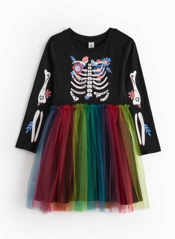 This skeleton dress is perfect for trick or treating youngsters