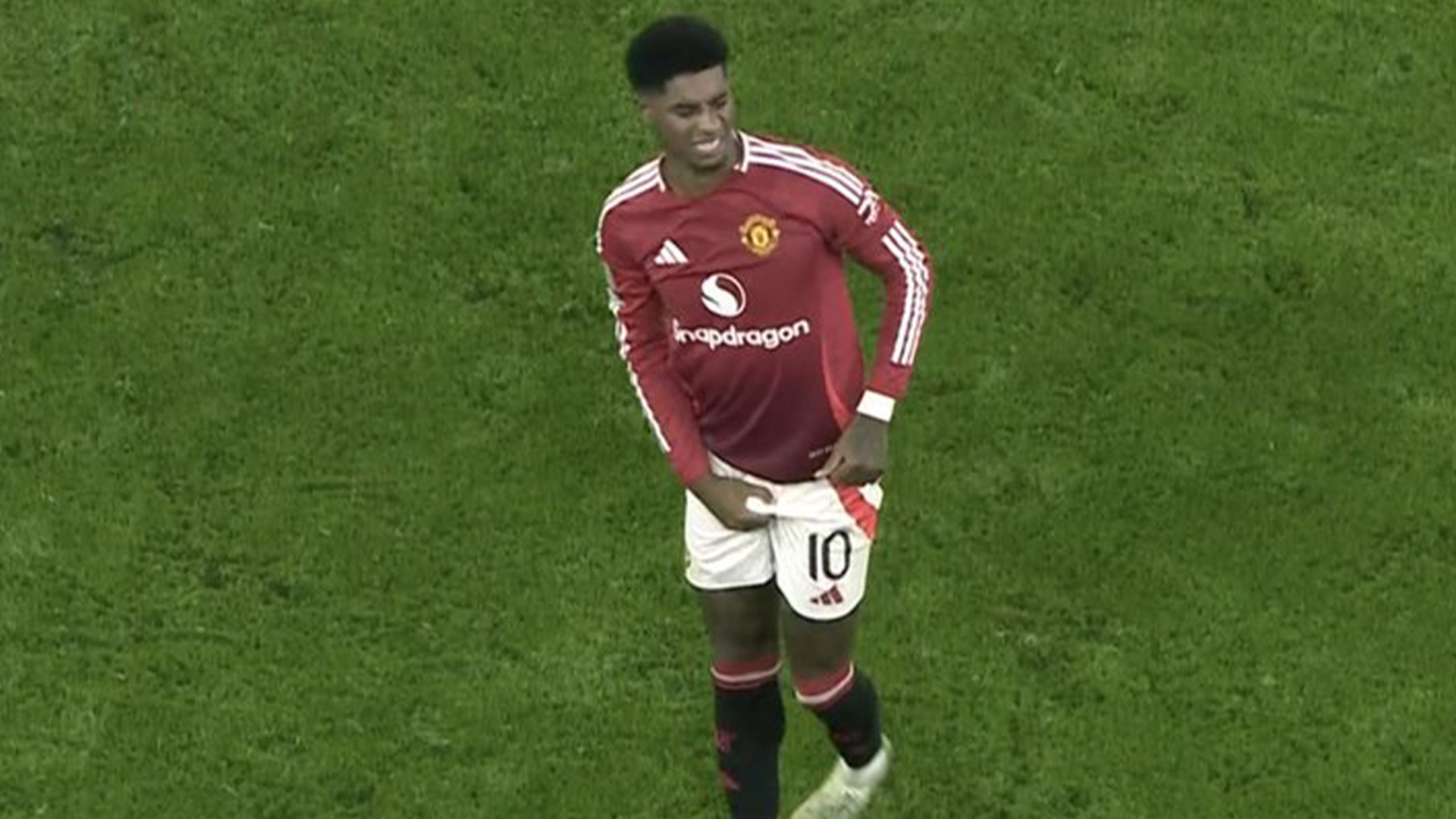 Marcus Rashford hailed for 'powering through like a champ' after Man Utd ace hit with eye-watering tackle in Carabao Cup