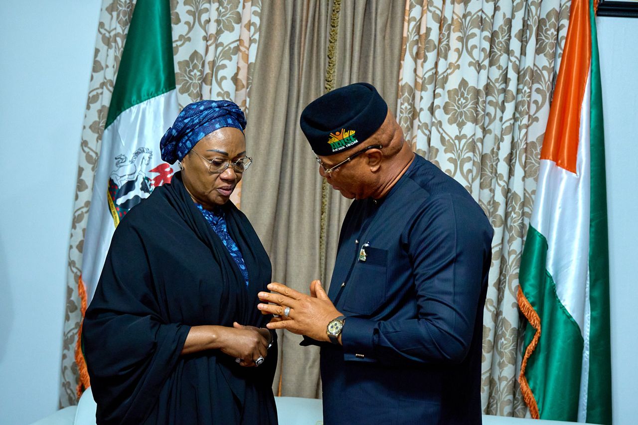 First Lady Tinubu Pays Condolence Visit To Akwa Ibom Gov Over Wife’s Passing