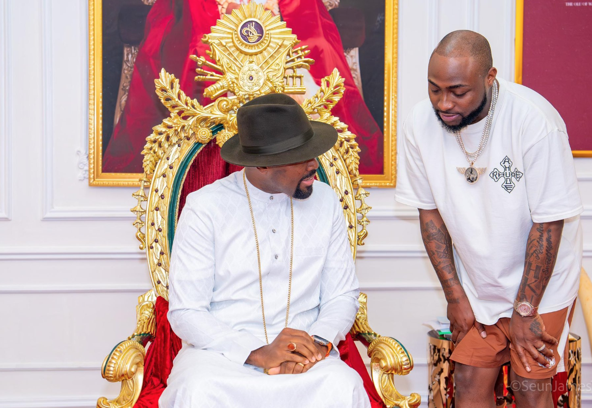 Singer Davido, Phyno visit Olu of Warri (Photos)