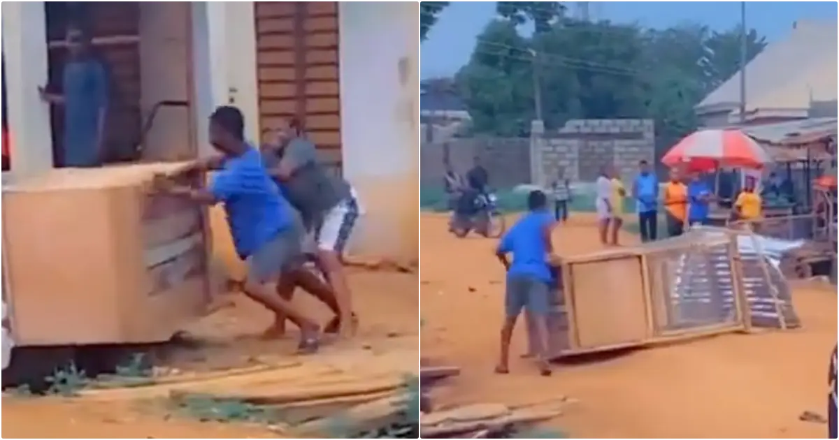 Drama as man retrieves 'kiosk' from girlfriend after sour relationship