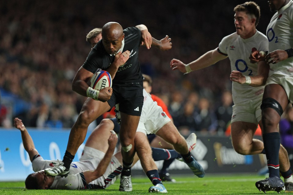 But a late try from New Zealand winger Mark Tele’a broke England's hearts