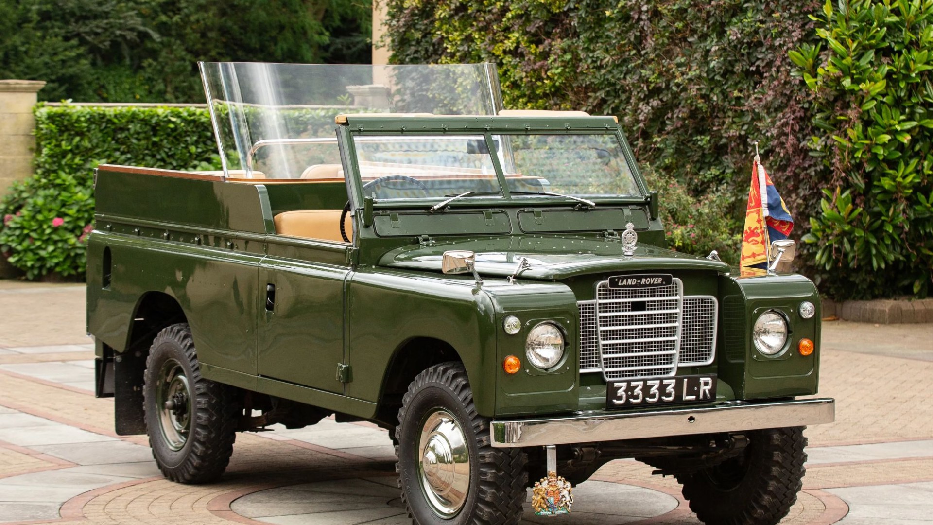 Late Queen’s customised open-top Land Rover with in-built 'traffic light system' sells for enormous price