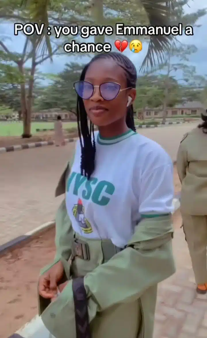 Corper breaks down in tears as boyfriend dumps her