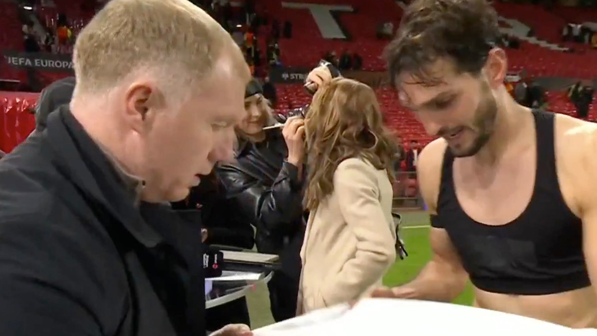 Heartwarming moment PAOK star asks Paul Scholes to sign his shirt live on TV after defeat to Man Utd