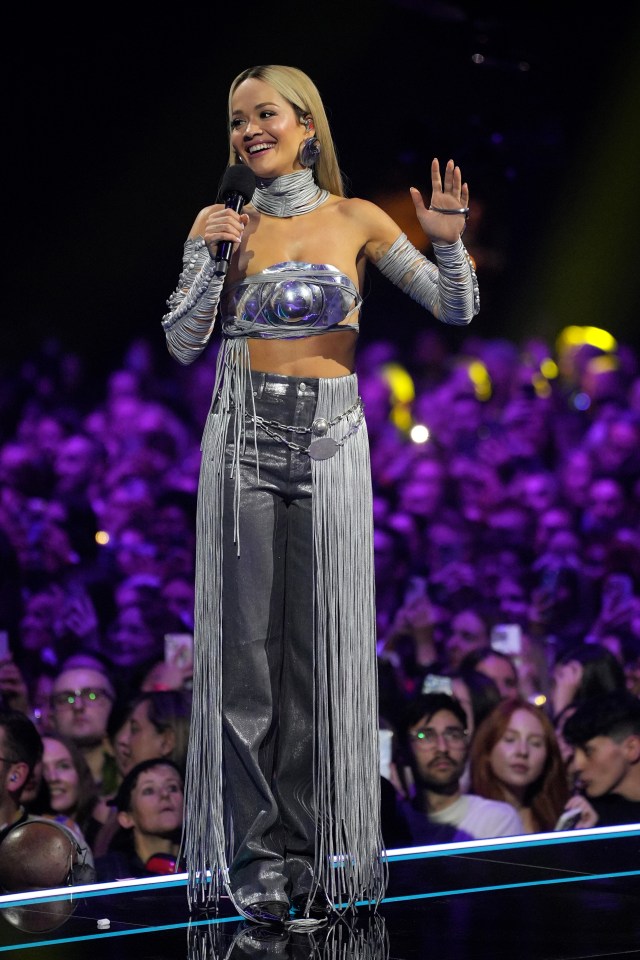 She chose a tassle cyberpunk style look for her second dazzling outfit of the night