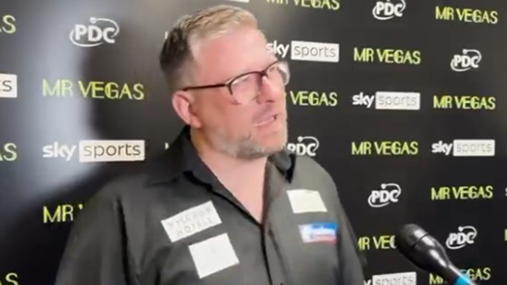 'Nothing to do with ability' - James Wade aims dig at Sky Sports darts commentator Wayne Mardle after beating Humphries