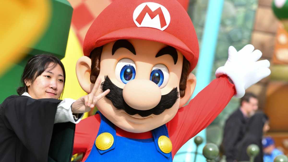 Nintendo courts non-gamers in 'about-turn' strategy