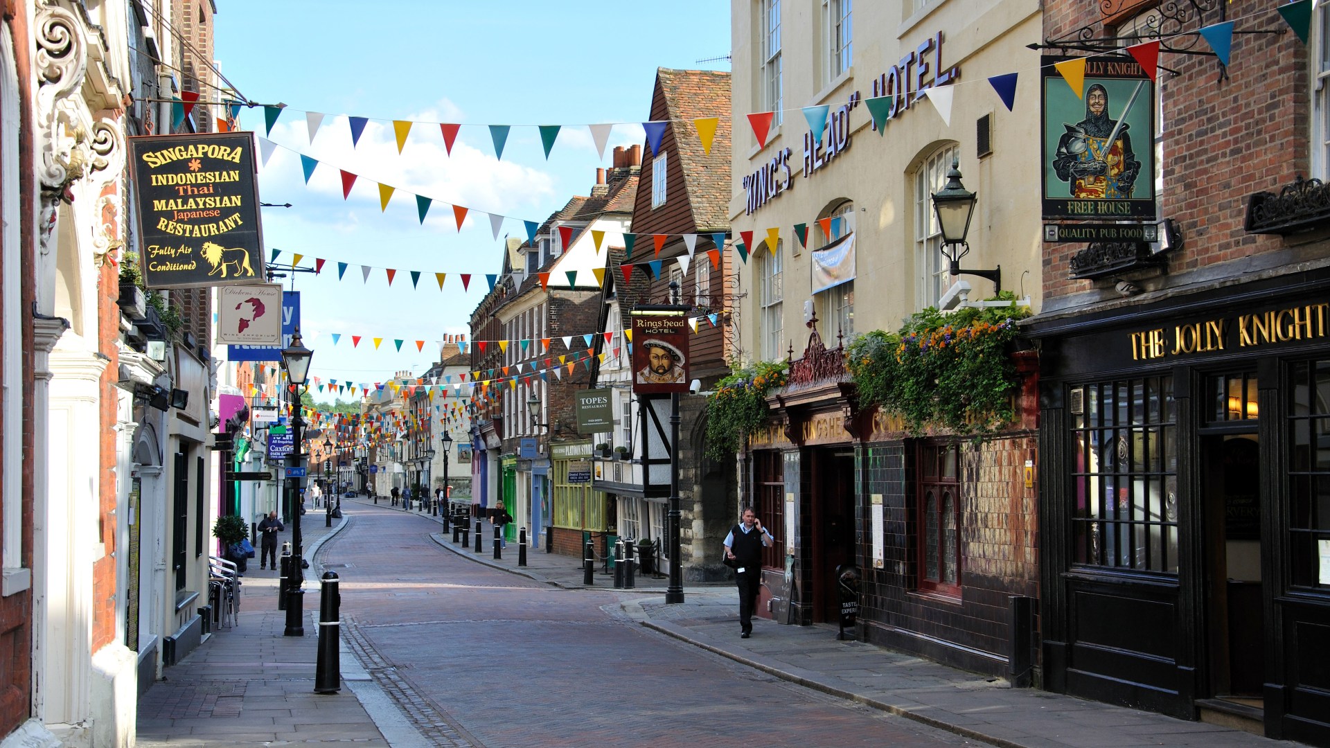 Historic English town that inspired Charles Dickens' best stories - and winter is the best time of year to visit