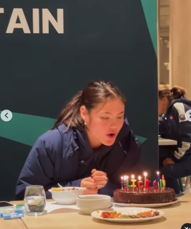 The tennis ace was presented with a cake in Spain