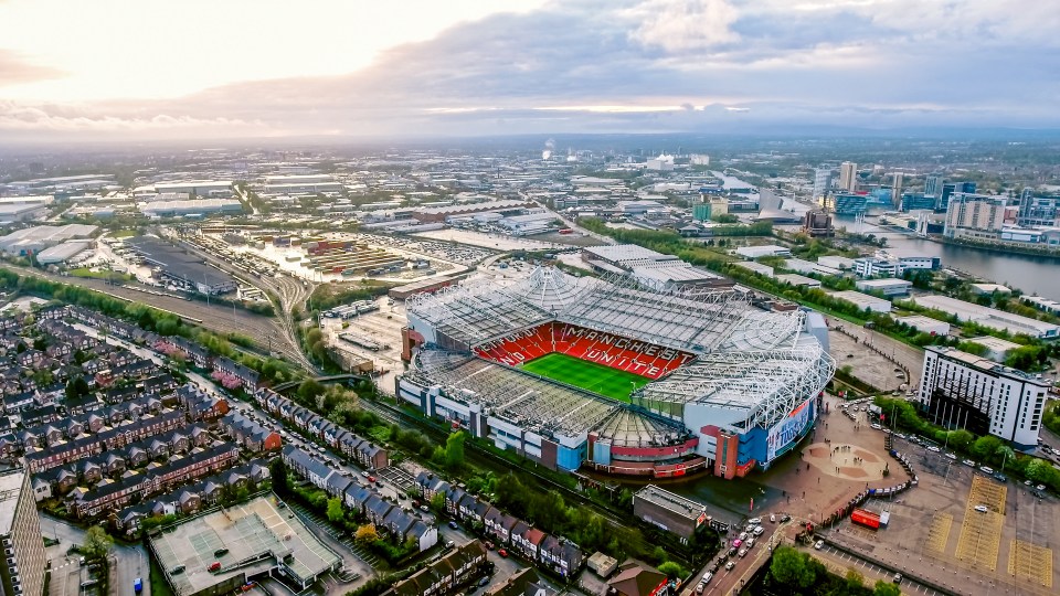 Trafford council advises that noisy building work should not start before 7.30am on a weekday