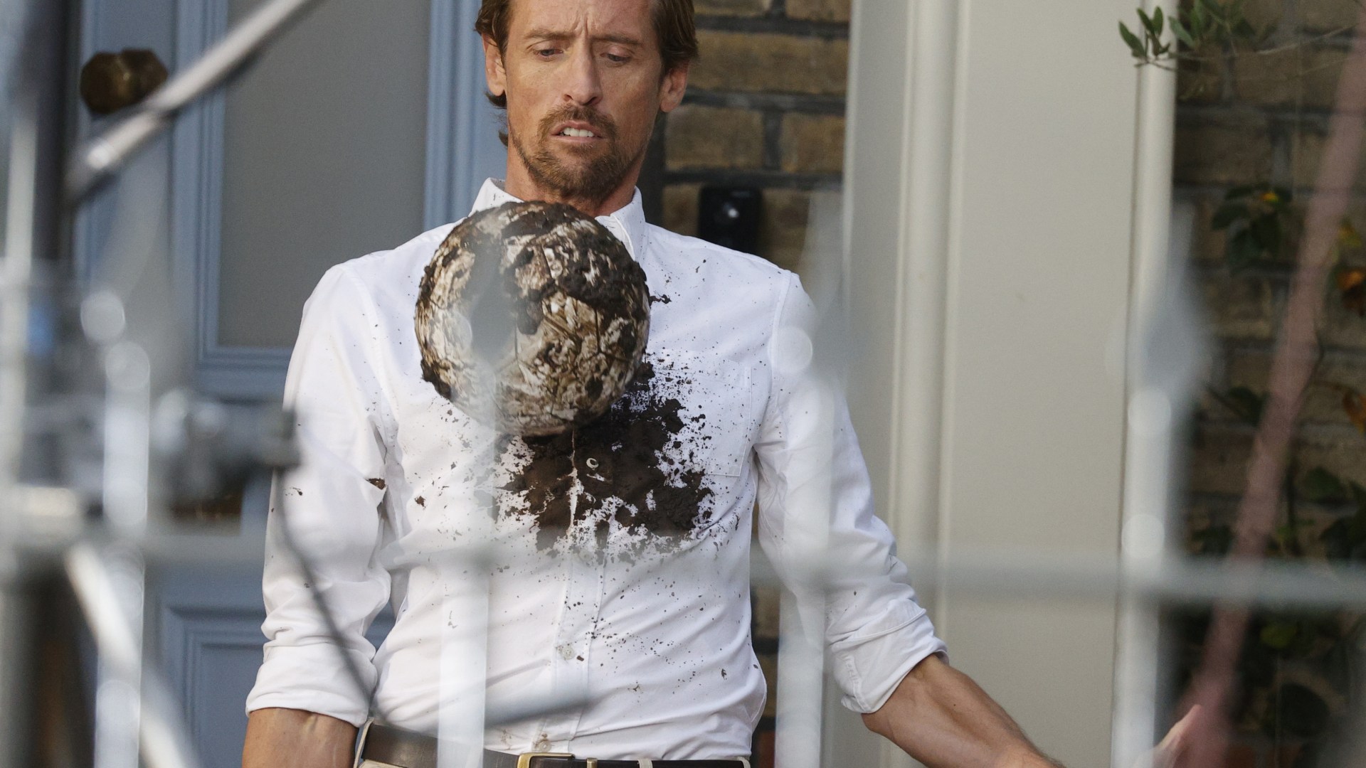 Peter Crouch stars in ad for major laundry detergent firm after signing huge six-figure deal