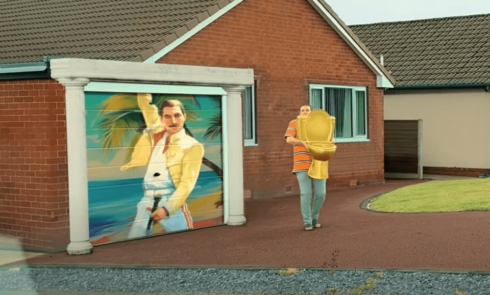 Peter appeared outside his mum's bungalow in the new ad