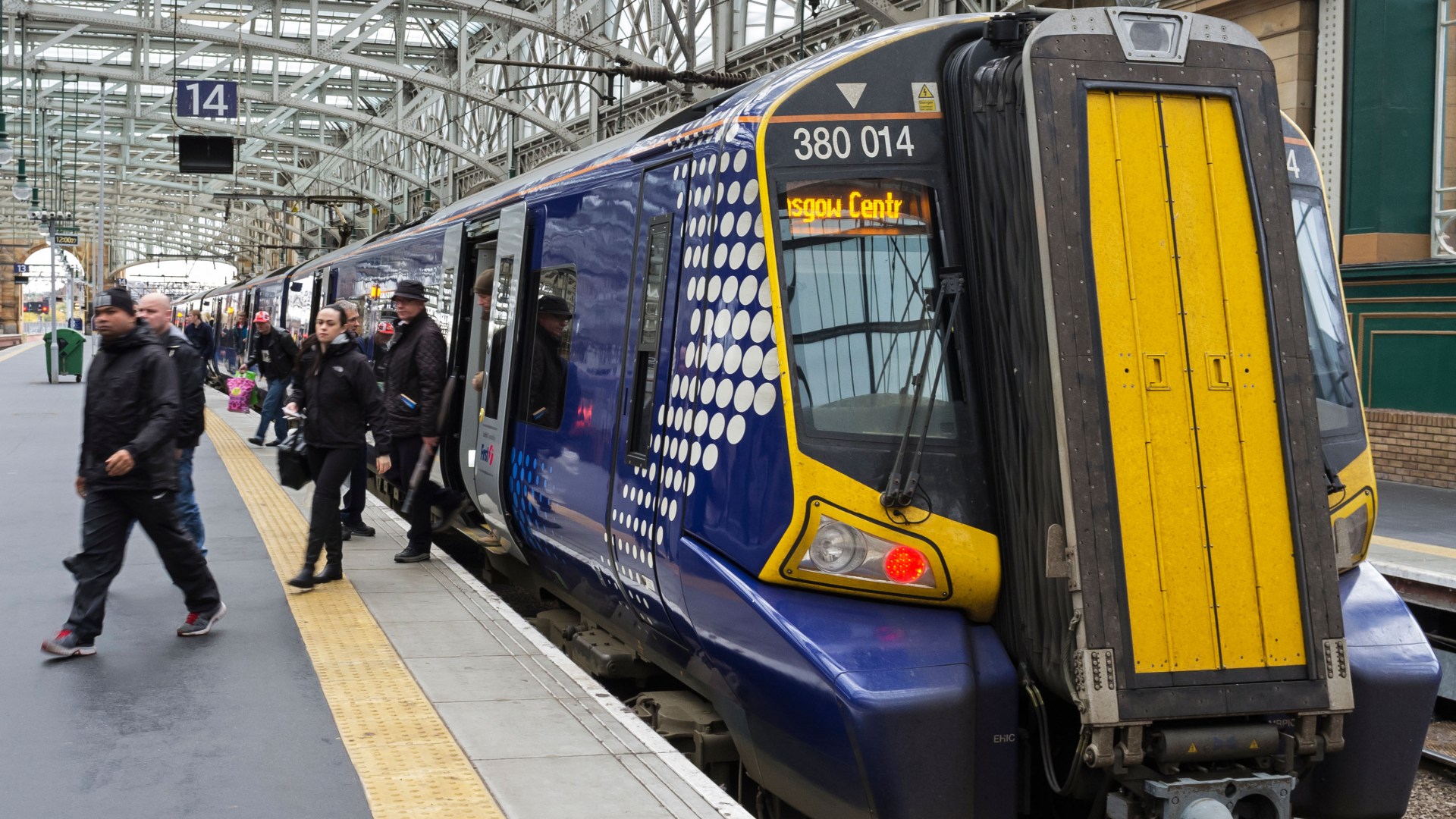 Rush hour chaos as ScotRail services unable to stop at Glasgow Central