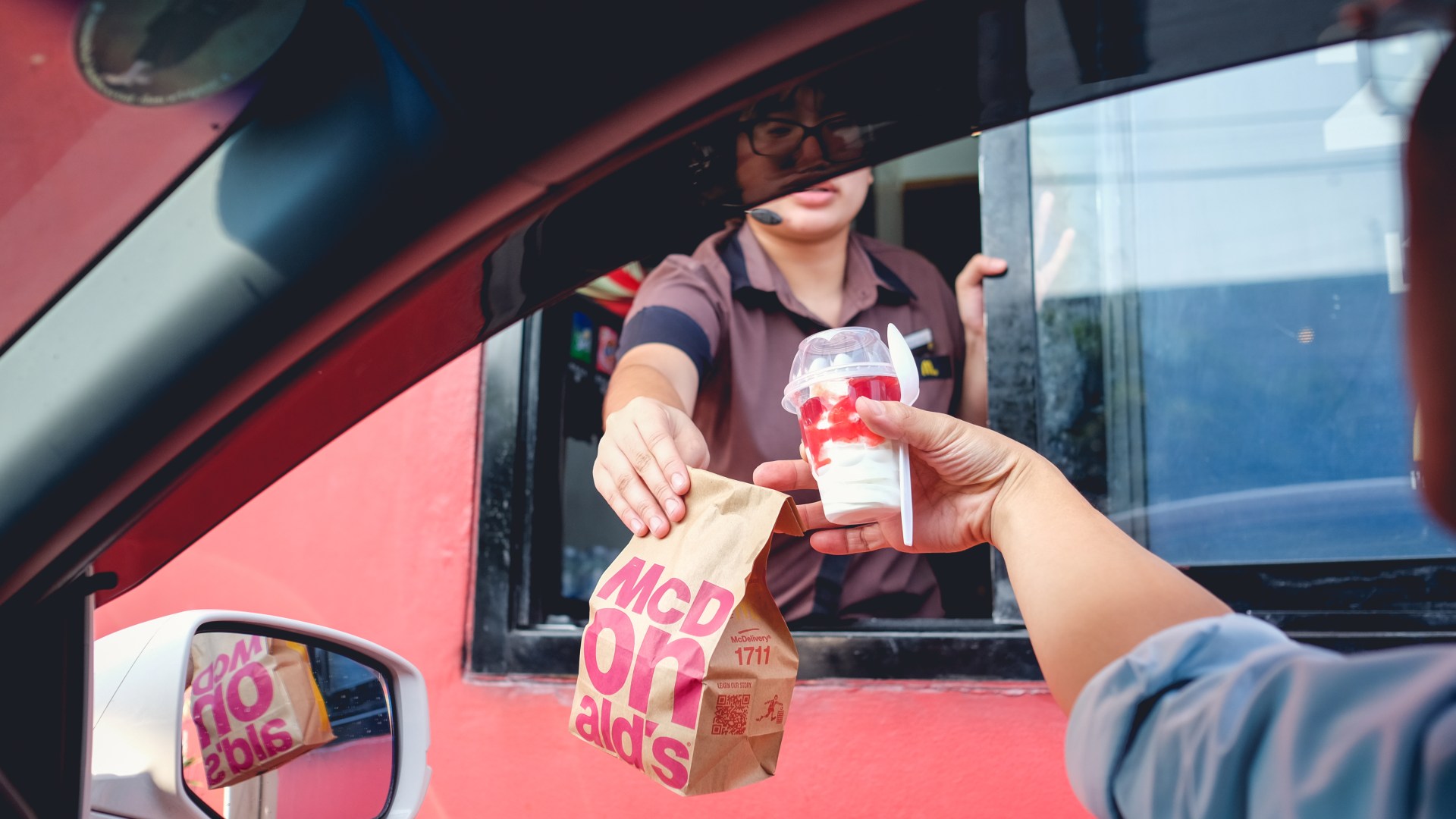 Ex-McDonald’s worker reveals drive-thru secret EVERY hungry motorist in Britain should know as they queue