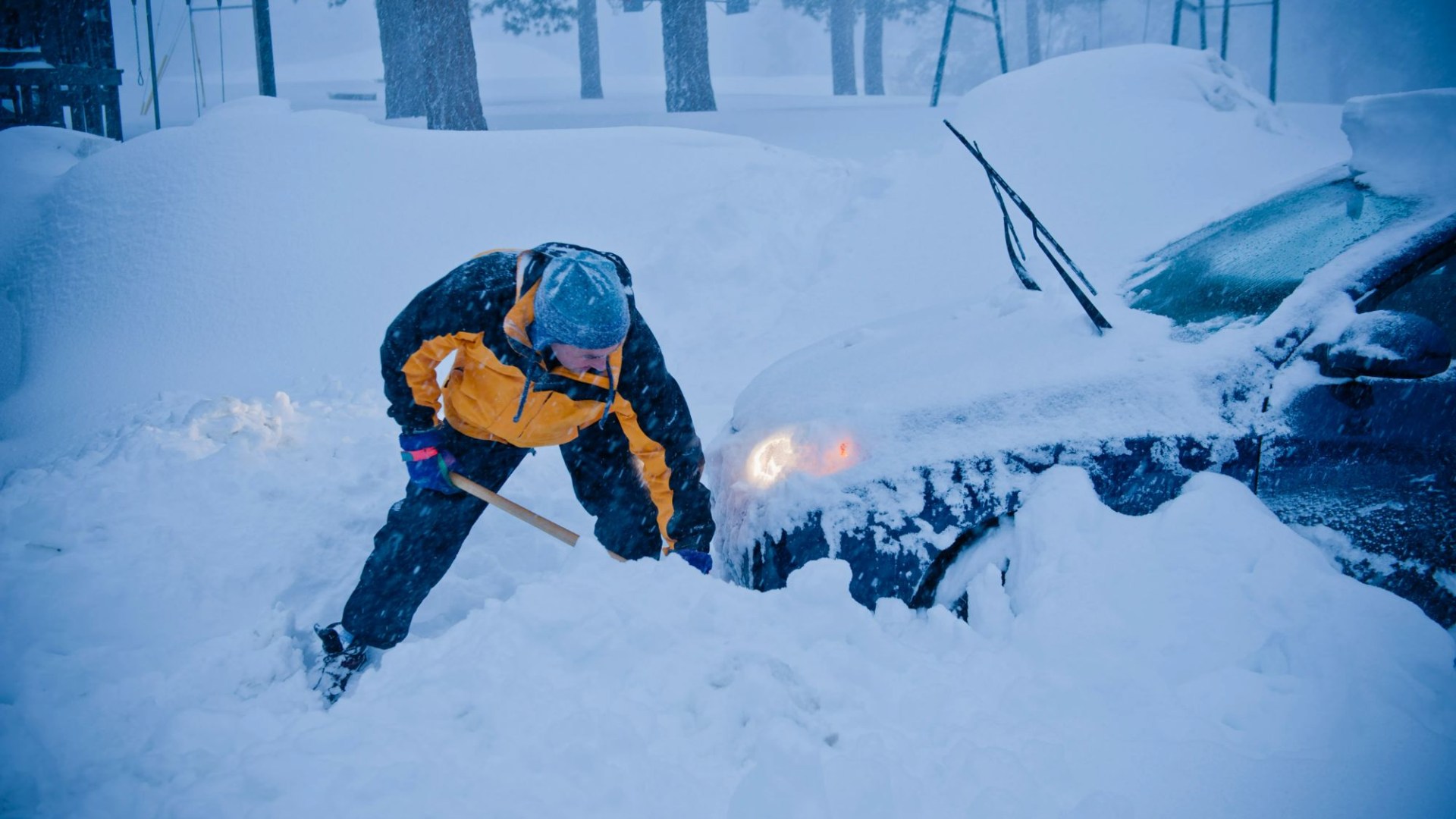 9 items you MUST chuck in your boot with -3C Arctic chill to cover parts of UK in 8 inches of snow