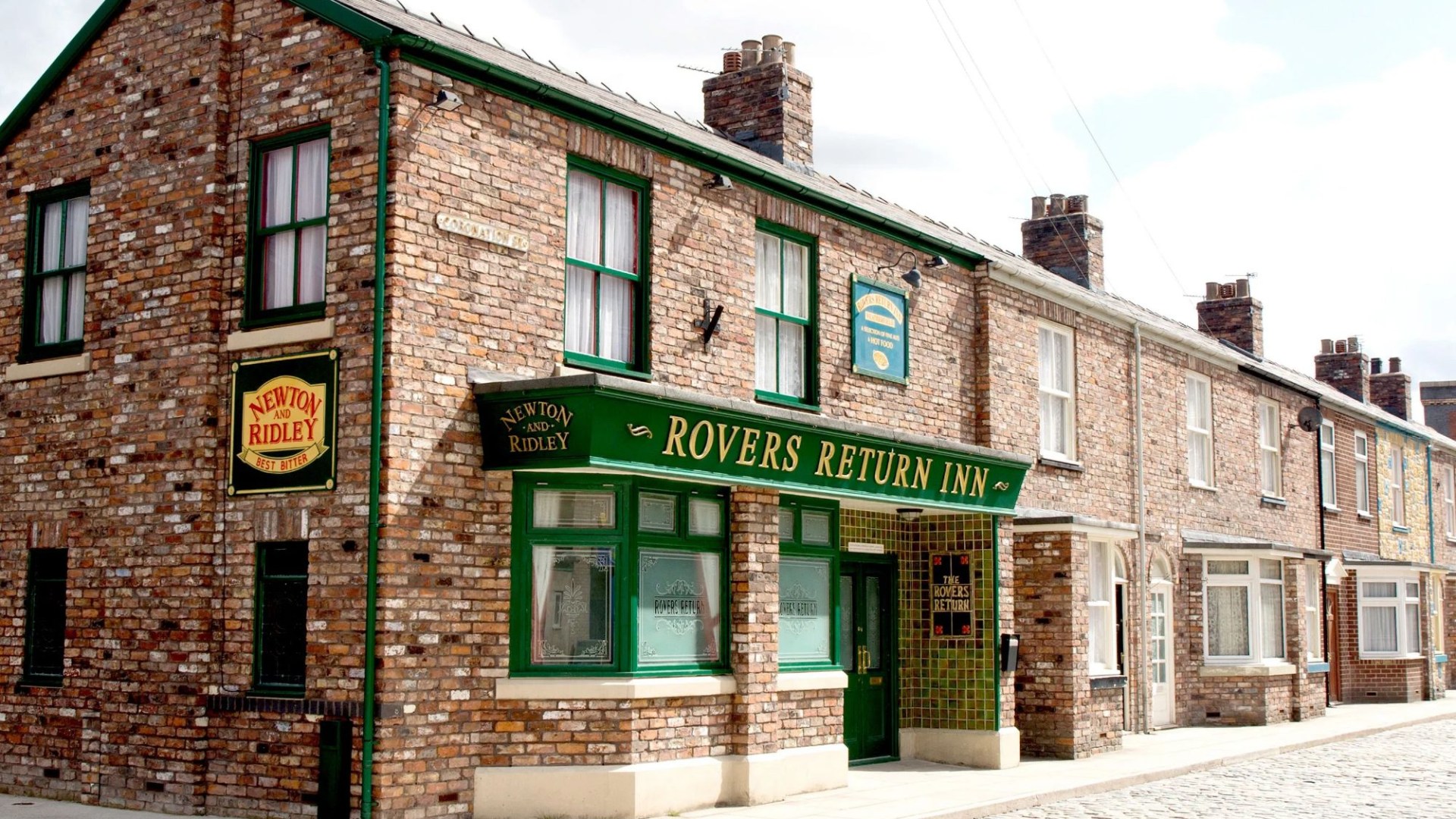 Coronation Street legend dies off-screen with their family left devastated