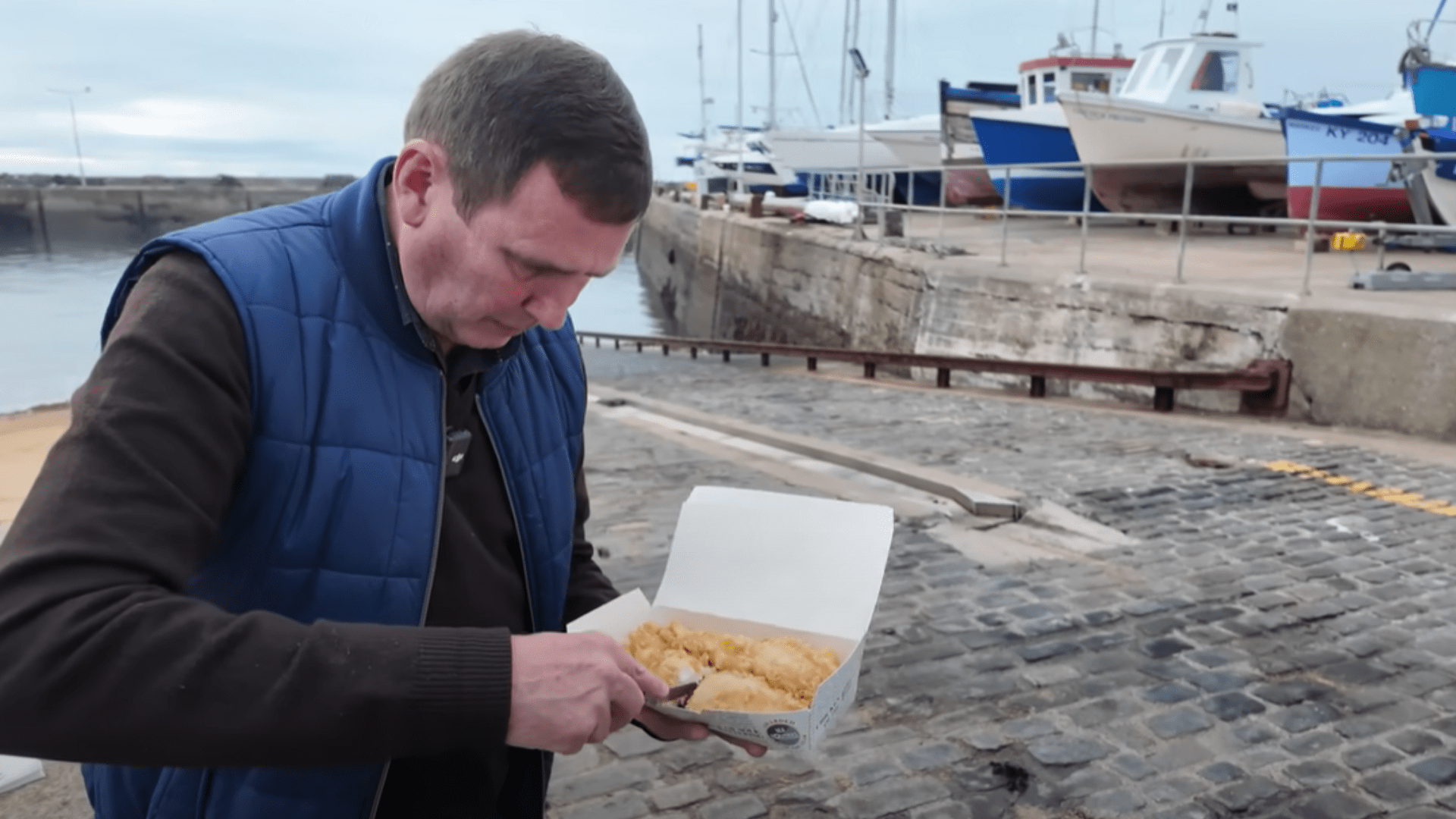 'Whitby watch out' - Scottish chippy's 'outrageously good 10-star' fish supper stuns reviewer into silence