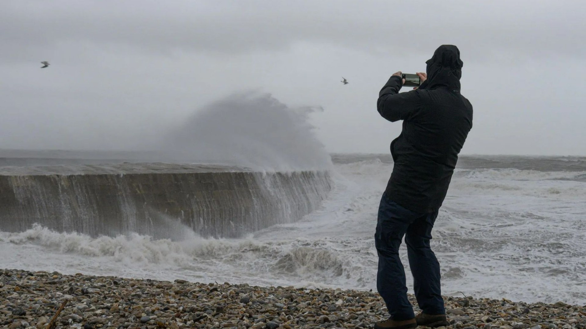 Scots braced for flood and wind chaos as Storm Bert wrecks havoc sparking Met office warning