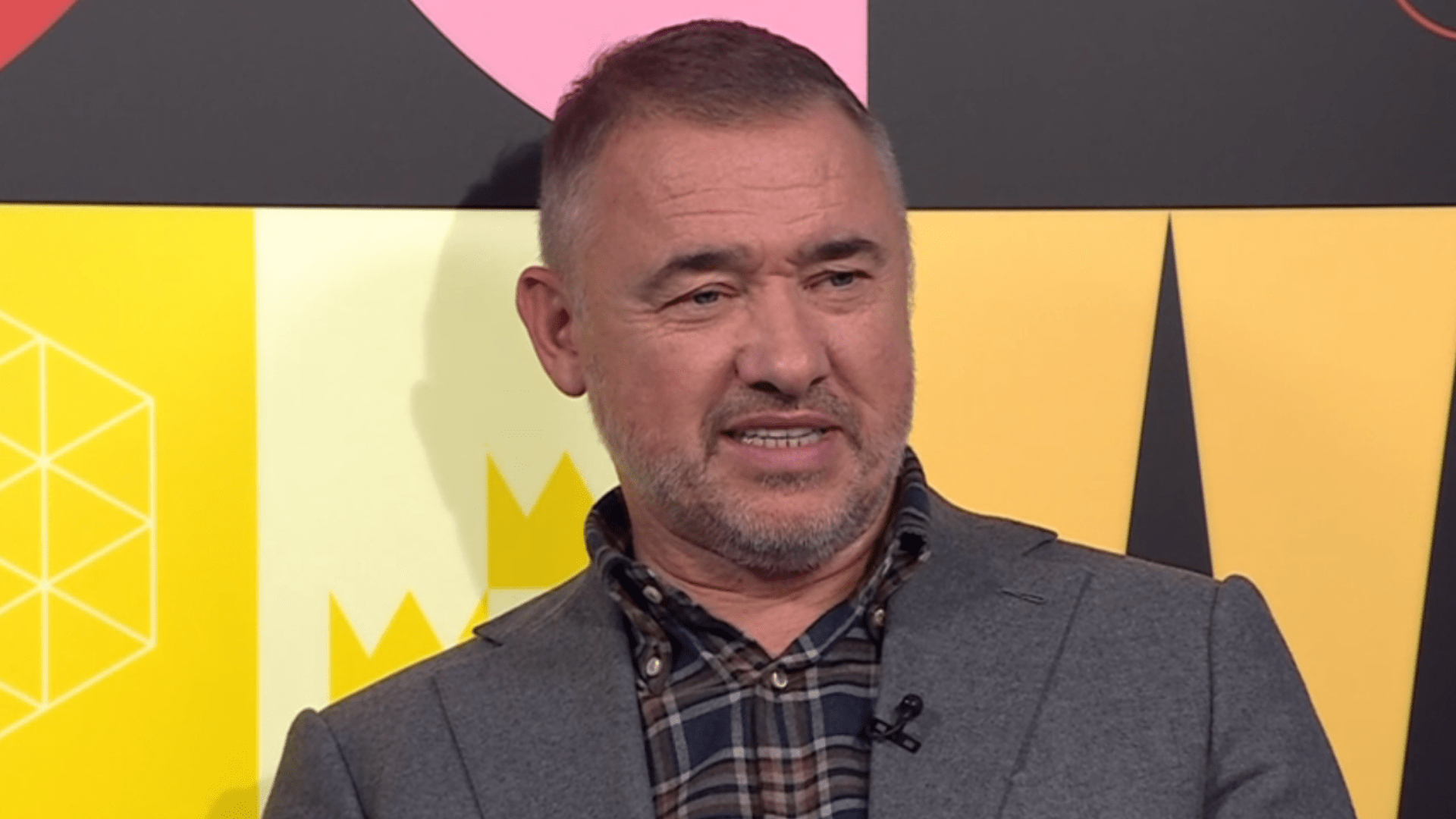 Stephen Hendry hits out at TWO former world champions as frustrated snooker icon blasts 'they're not making my job easy'