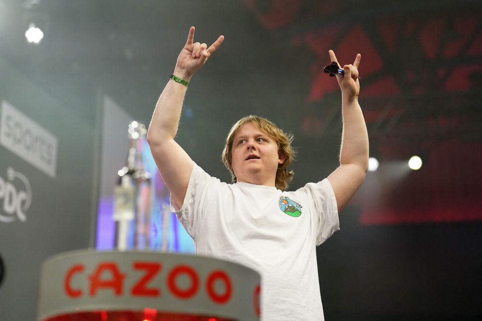 Singer Lewis Capaldi went to the world championship in 2022