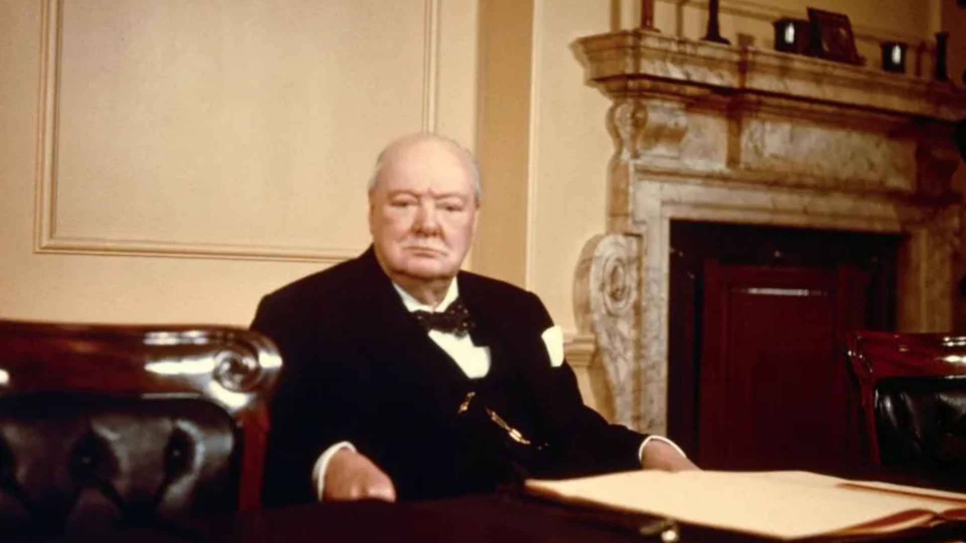 What is Churchill at War about and who plays the British PM in the Netflix docuseries that features Boris Johnson?