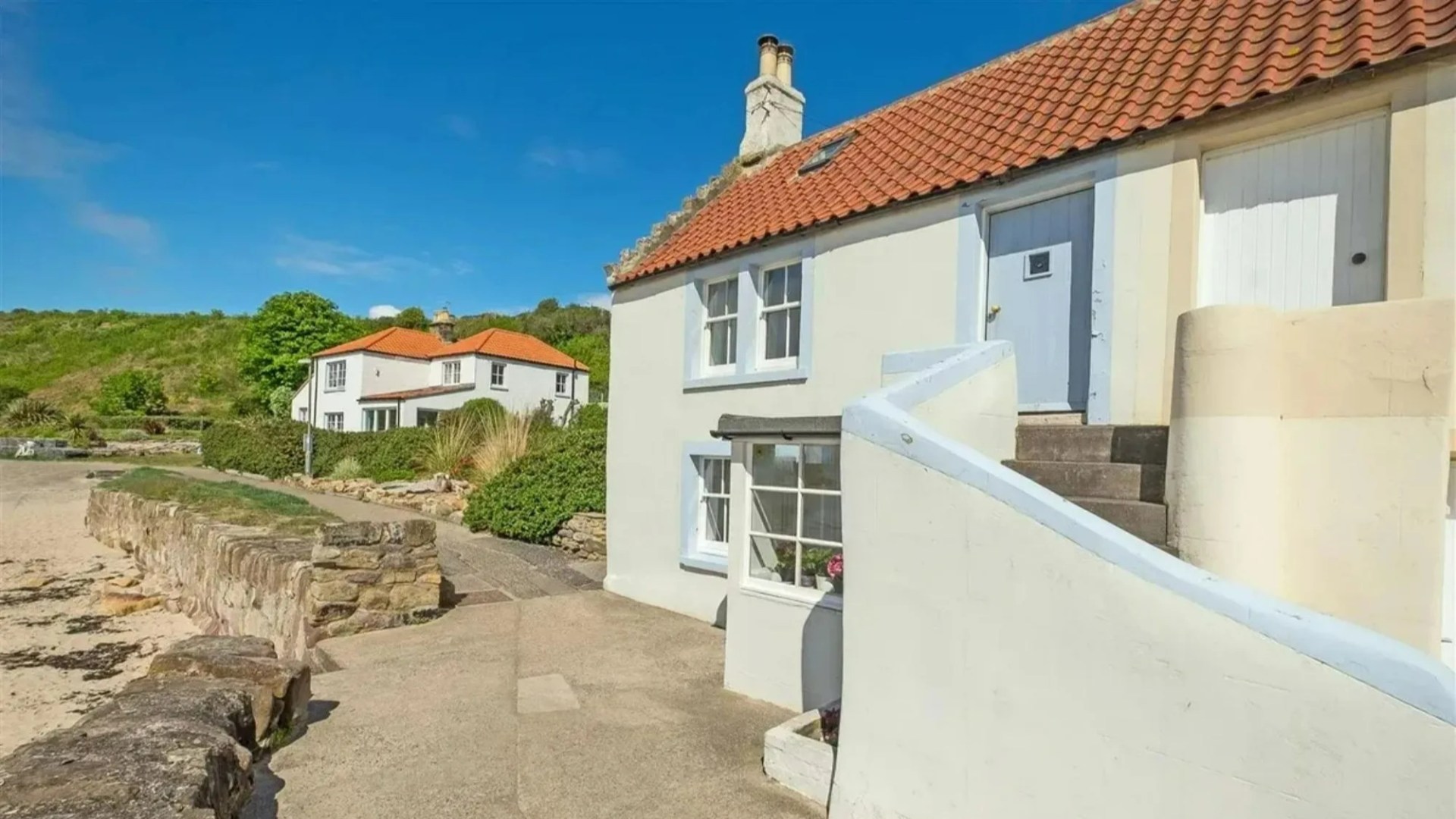 Cosy cottage with its own beach in idyllic Scots seaside village hits the market