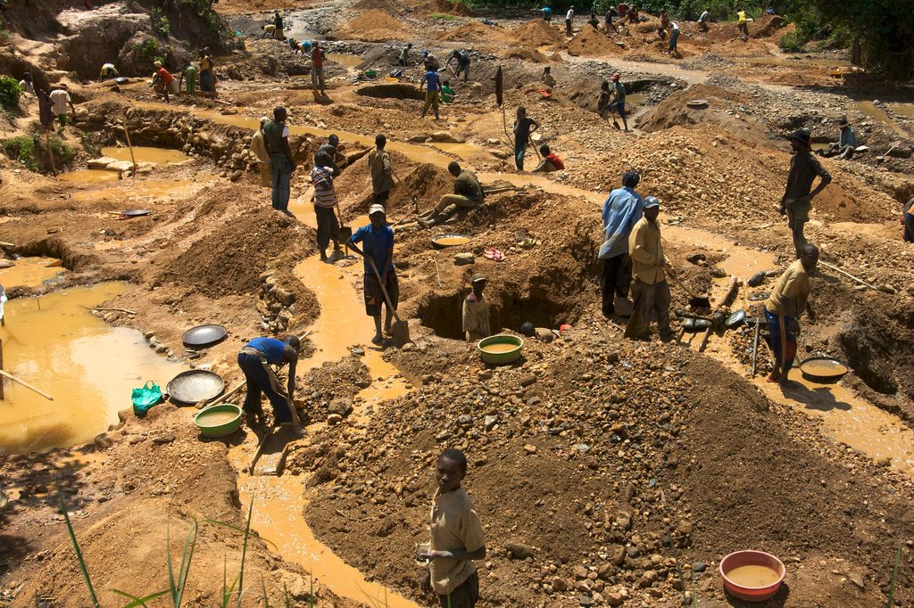 Villagers Abandon Farming For Illegal Mining