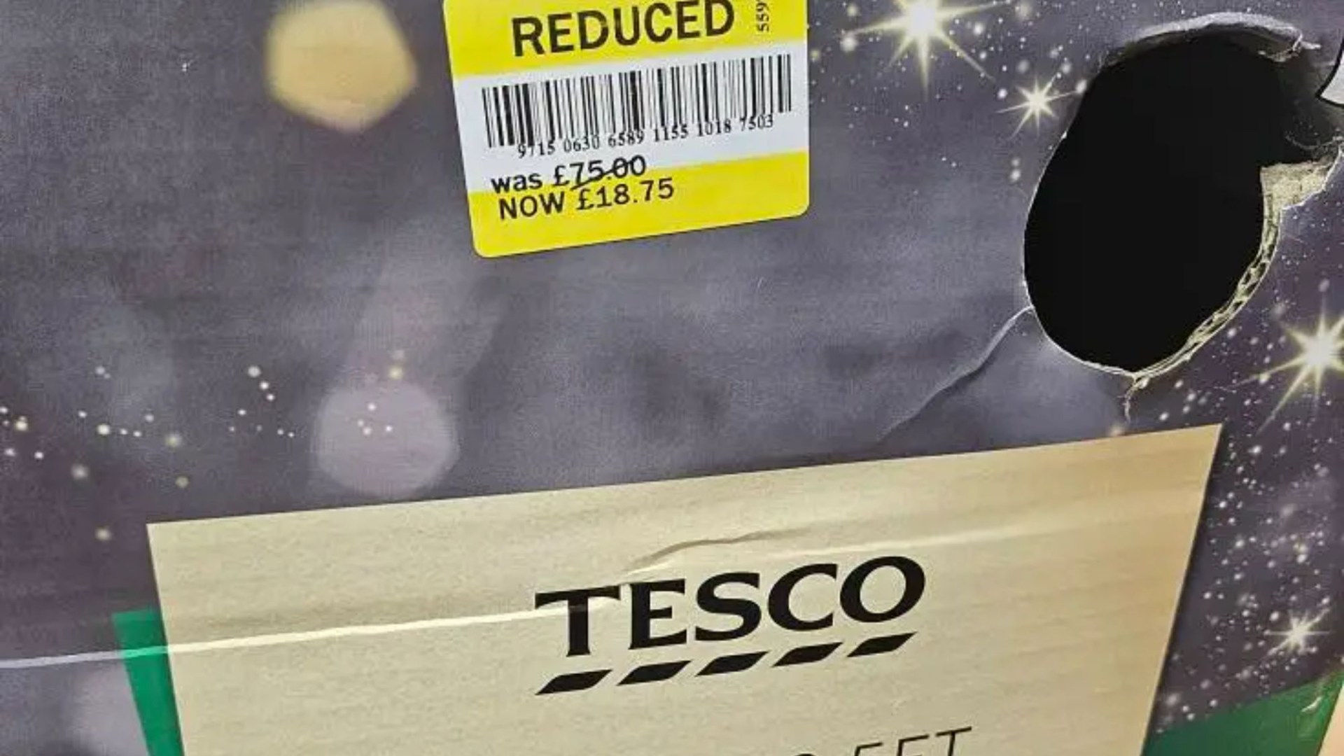 Shoppers are rushing to Tesco to nab 6ft pre-lit trees that are scanning for less than £19, but you’ll have to hurry