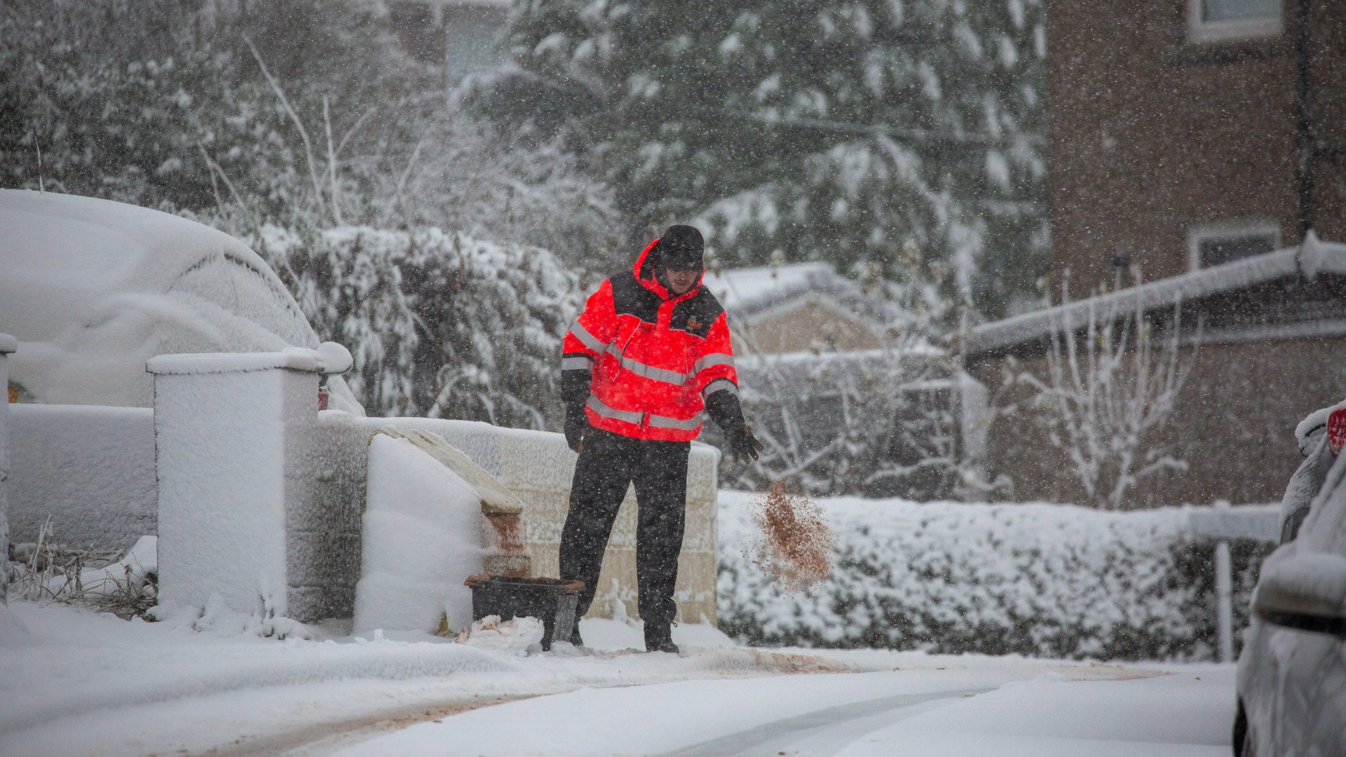 Weather map reveals 874-mile wall of snow as Scots swap mini heatwave for Arctic blast