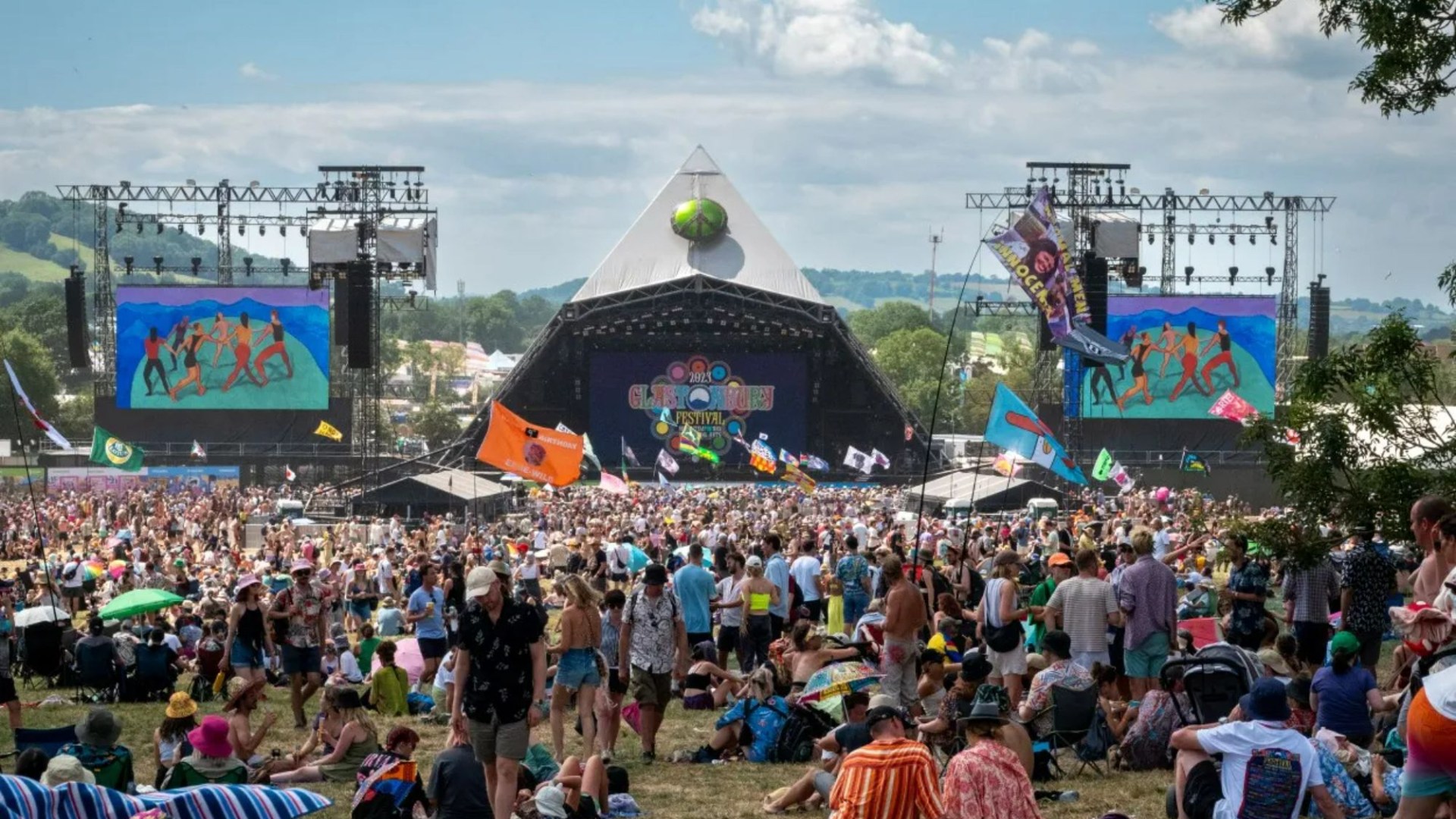 Glastonbury fans ‘work out’ 80s stars have ‘landed final legends slot’ as Stevie Wonder and Neil Young set to sign