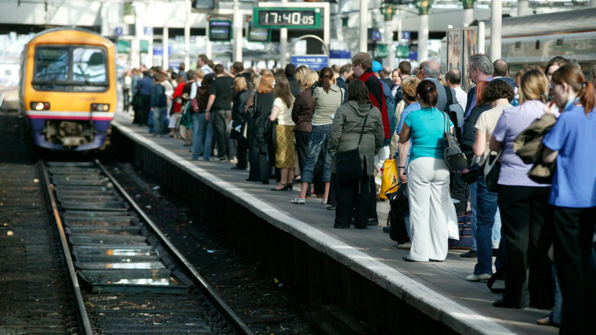 Rush-hour chaos as FOUR train networks hit by ‘nationwide fault’ sparking major delays & cancellations – The Scottish Sun